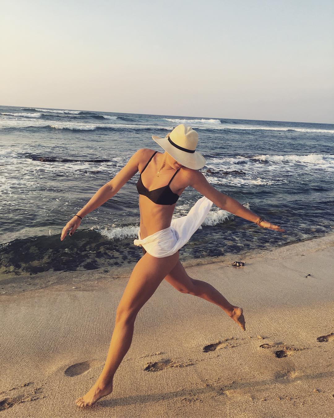 Maria Sharapova Caught Wearing Sexy Bikini On A Beach Thefappening Link