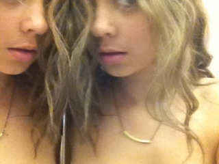 Sarah Hyland Nude