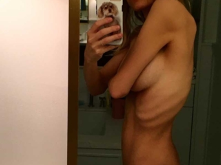 Jenny Mollen nude