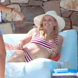 Reese Witherspoon Paparazzi Underboob And Bikini Ass Photos