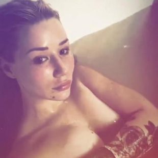 Iggy Azalea Nude In a Bath And See Through Photos
