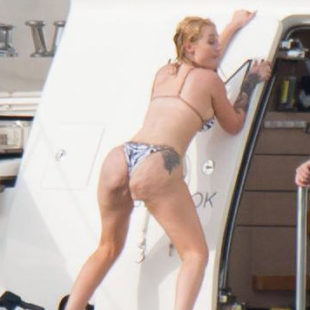 Iggy Azalea Caught Shaking Her Massive Butt In Bikini