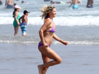 Ali Larter nude