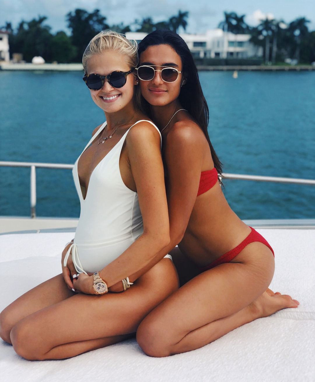 Vita Sidorkina Pregnancy Belly In A Sexy Swimsuit On A