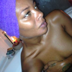 American Actress Eva Marcille Leaked Topless Selfie In A Bath