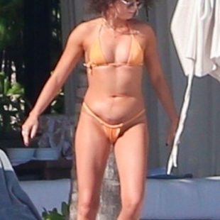 Sarah Hyland Caught Tanning In Bikini With Boyfriend