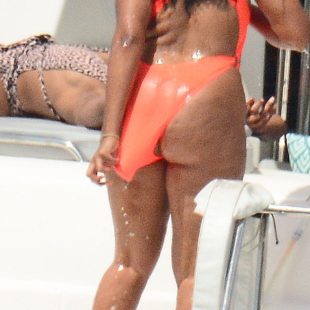 Angela Simmons Ass Slip And Bikini Yacht Photos