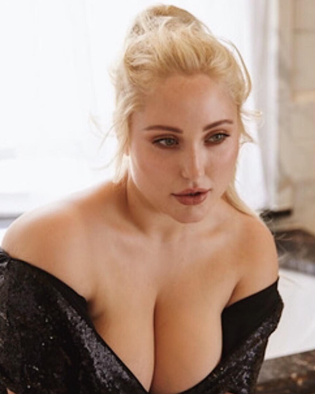 Hayley Hasselhoff See Through And Deep Cleavage Photos 