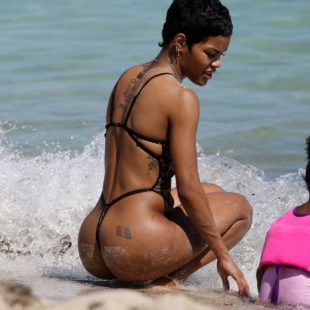 Teyana Taylor Revealing Her Round Ass In Thong Transparent Swimsuit