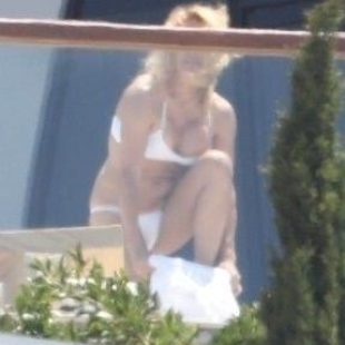 Pamela Anderson Paparazzi Nipple Slip & Bikini Photos