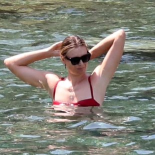 Maria Sharapova Tanning In Red Bikini On A Beach