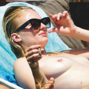 GoT Star Sophie Turner Caught Sunbathing Topless And Bikini