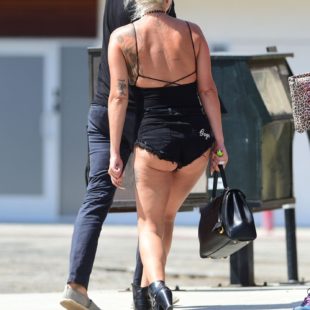 Lady Gaga Caught By Paparazzi In Short Shorts With Boyfriend