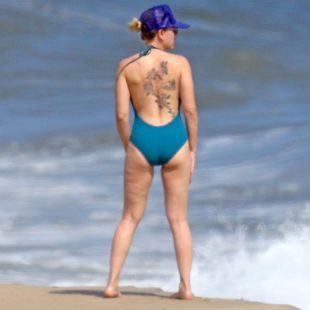 Scarlett Johansson Sexy Swimsuit Beach Shots