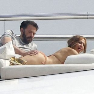 Jennifer Lopez Making Love & Bikini Ass Shots